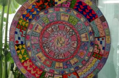 Mandala pintado por una de las residentes de la Residència geriàtrica Santa Maria del Tura, de Olot