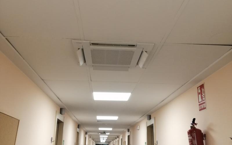 Instal·lació d'aire condicionat als passadissos i zones comunes de la Residència Santa Maria del Tura