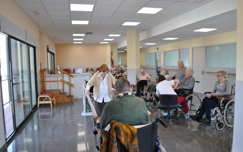Sala de rehabilitació a la Residència Santa Maria del Tura per a gent gran, a Olot