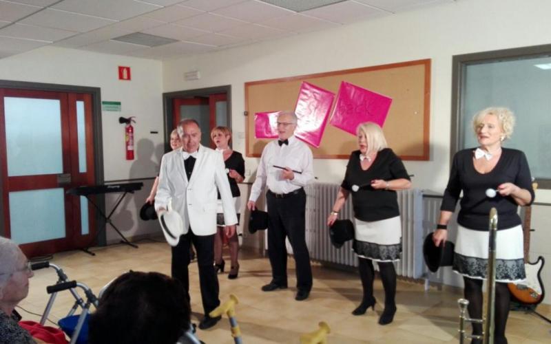 Música para celebrar el Día Internacional de los Mayores, con el Casal de la Gent Gran de Torelló, en la Residencia Santa María del Tura