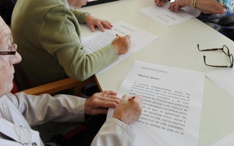 ¿Qué es el envejecimiento activo? Ejercicio por el Día Internacional de los Mayores, en la Residencia Santa María del Tura