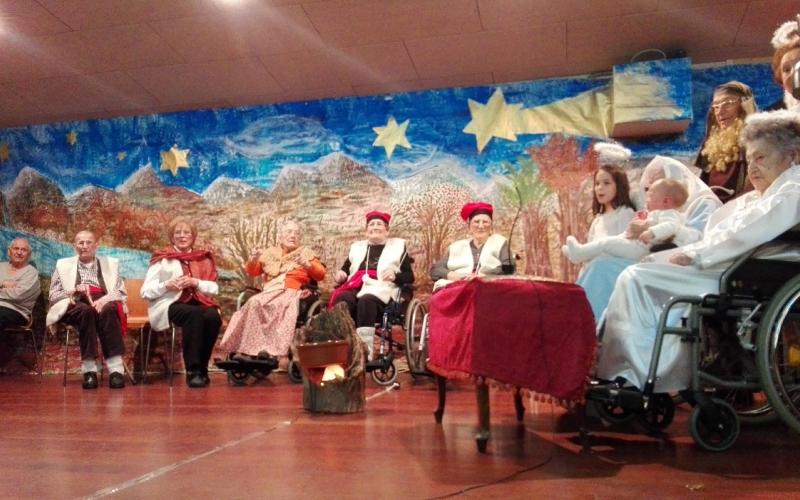 Representació dels Pastorets a la Residència Santa Maria del Tura d'Olot