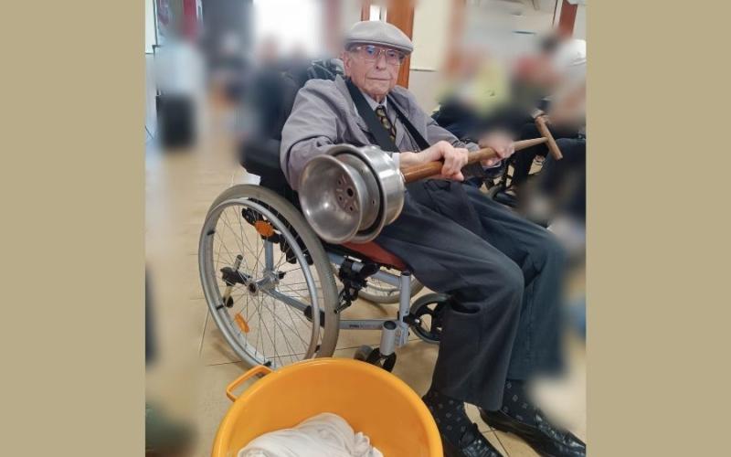 Pere Jordà, centenari, va explicar amb total lucidesa el funcionament d'aquest aparell que va significar una revolució a les llars als anys 50 del segle passat.