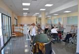 Sala de rehabilitació a la Residència Santa Maria del Tura per a gent gran, a Olot