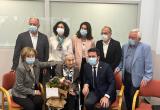 Foto de grup de la Maria Branyas, els seus familiars, el President de la Generalitat i el Conseller de Drets Socials